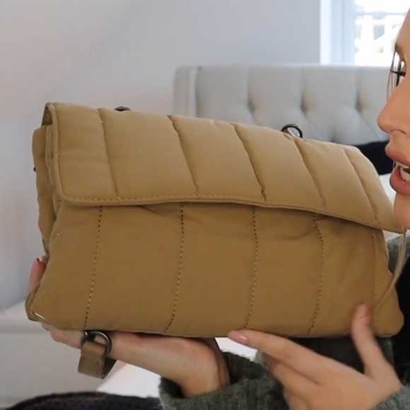 👛HP👛 𝗭𝗮𝗿𝗮 𝗡𝗪𝗧 • Quilted Cream Shoulder Bag Minimalist Flap Purse - Picture 3 of 16